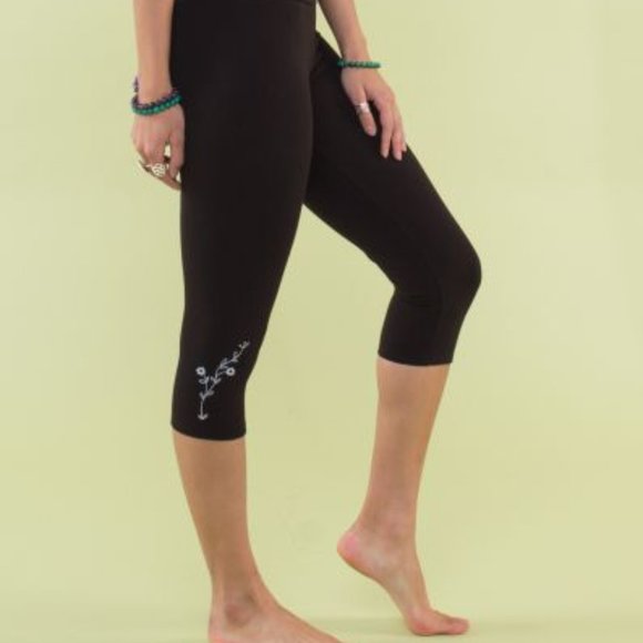 Decorated Elephant Organic Cropped Leggings - Picture 2 of 3